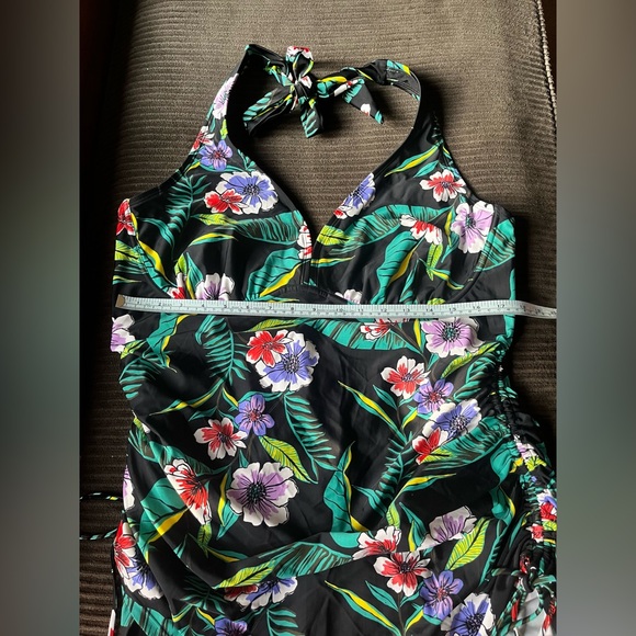 One Piece Halter - Picture 3 of 7